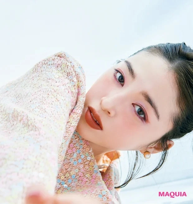 シャネルの春新色パレットで春メイク　プラム色が渗む大人な仕上がりに