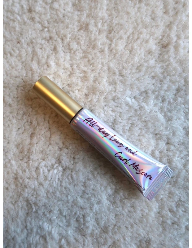 マキア　ミルクタッチ　オールデイロングアンドカールマスカラ　Maya