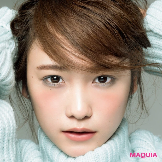 川栄李奈さんの“微糖ピュア”EYE！ 色気と甘さを両立させるグレイッシュ…