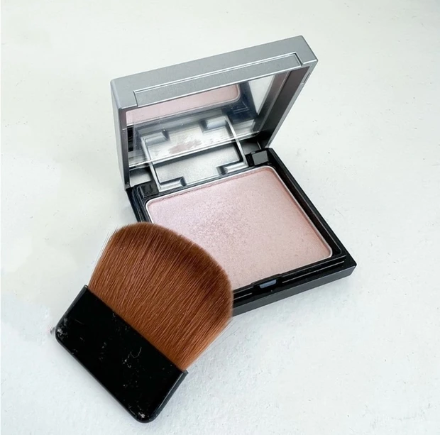 【4位】《&be》透明感とハリを生み出すナチュラルハイライター