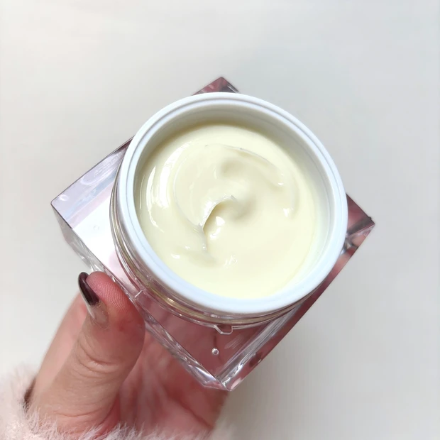 ナンバーズイン 5番 白玉グルタチオンCメラゼロクリームはグルタチオン、ナイアシンアミド配合