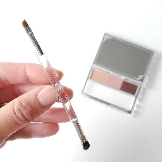 ジルスチュアート ニュアンスブロウパレット 02のブラシ