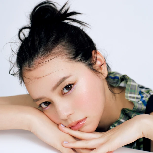 寒色パステルでここまで盛れる！元ギャルのヘア&メイク林由香里さんの最旬“盛れメイク”