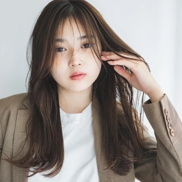 セミロング ロングヘア ヘア 髪型 ヘアスタイル 暗めヘアカラー 前髪