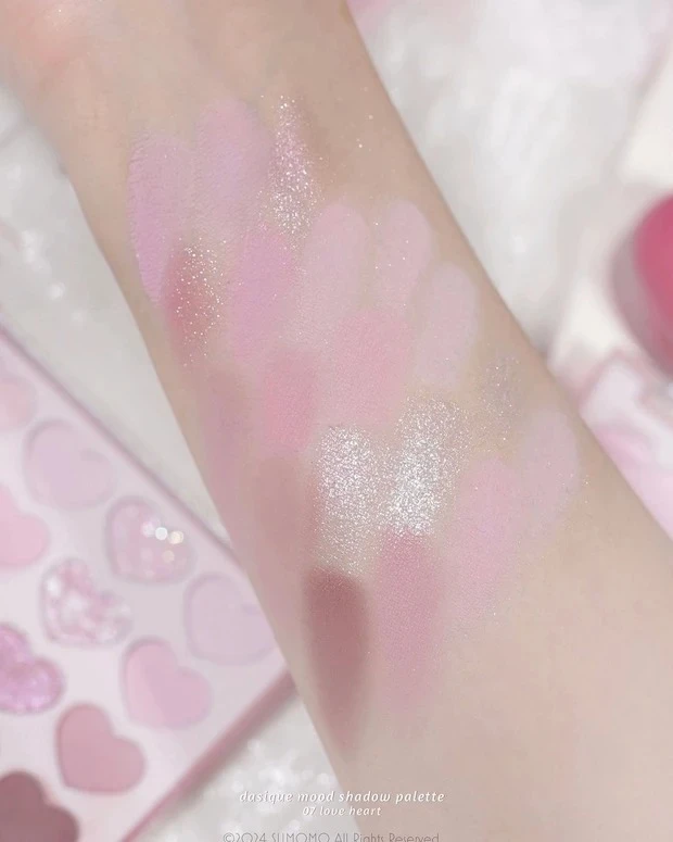  07 ラブ ハートのスウォッチ