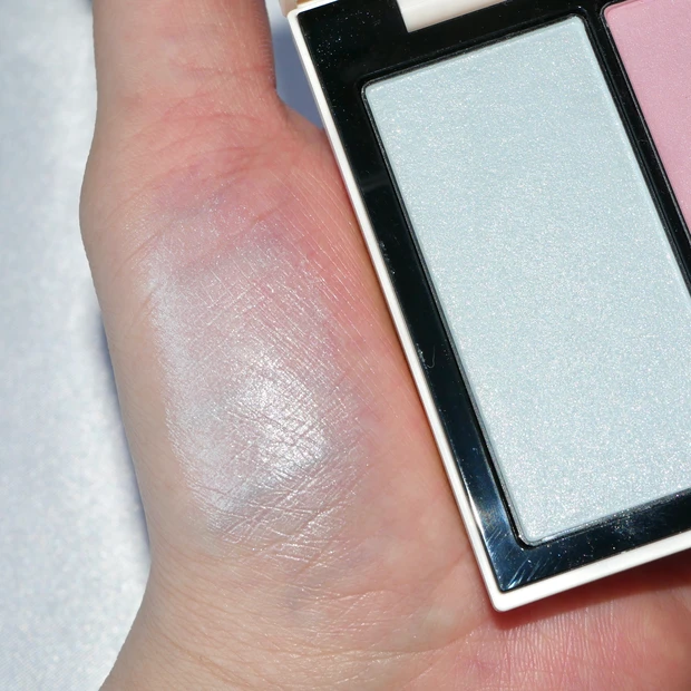 ブルーラメ ブルーコスメ ハイライト 透明感コスメ ブルーパール スナイデルビューティー フェイススタイリストex08 