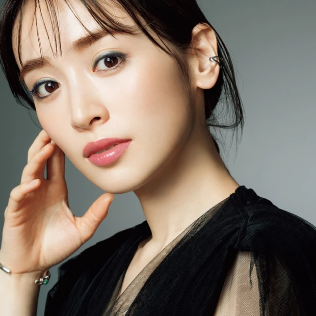 秋新色ニュース！ 知的さを引き出す秋色、ブルーグリーンEYE