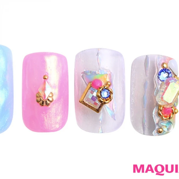 おもちゃみたいな「夏ビジューネイル」は、抜け感とゴールドで大人MIX！