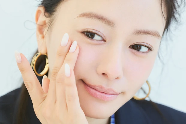 山本舞香のBeauty Script 【2024春夏トレンドメイク】Miu Miu編 HOWTO②