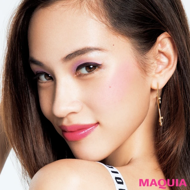 最新号のカバーは水原希子さん! 大人のピンクメイクで洒落顔に