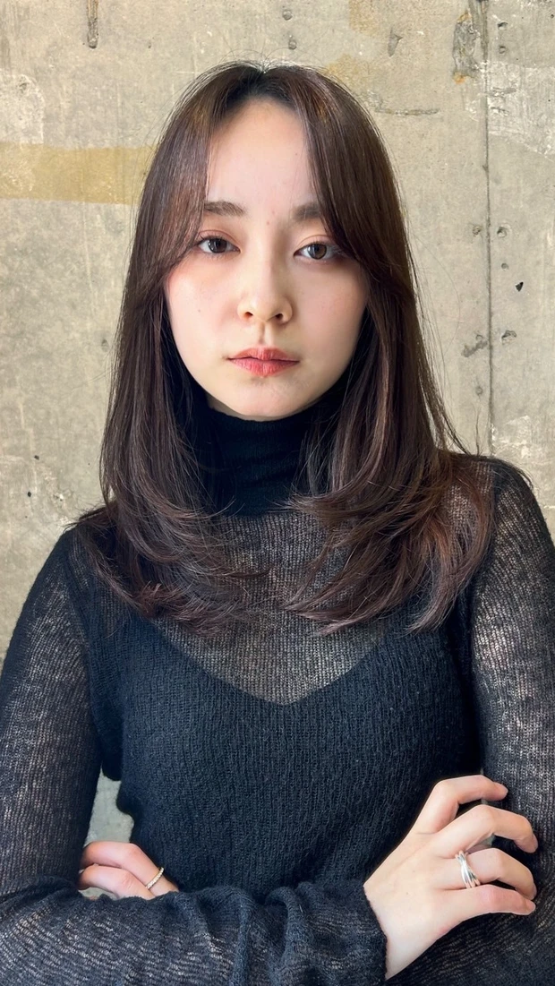 セミロング　ヘア　髪型　ヘアスタイル　前髪なし