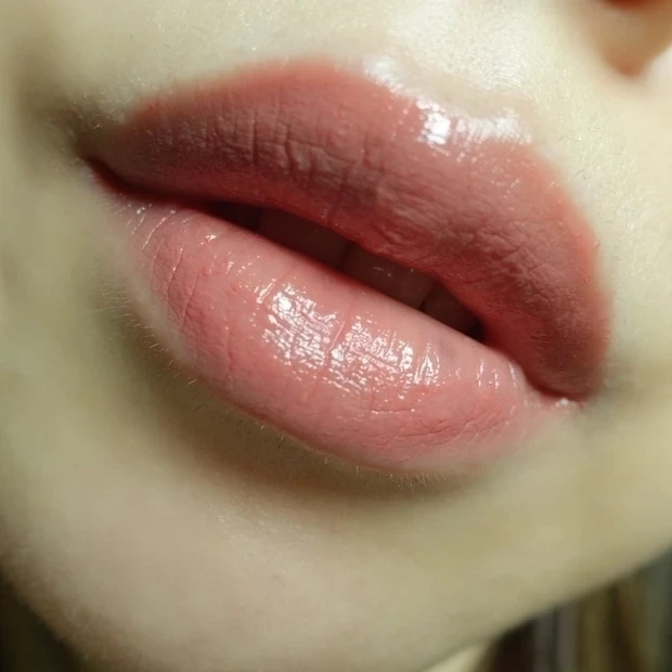 シャネル ルージュ ココ ブルームの人気色:110 シャンス ドゥ シャネル スウォッチ