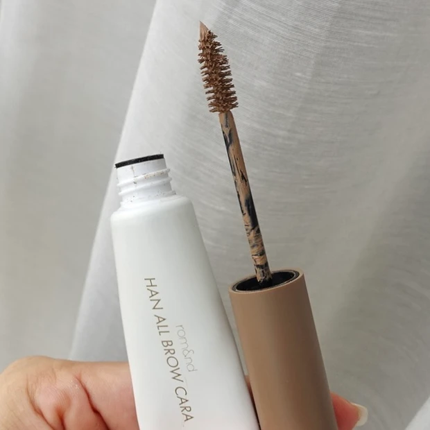 【ロムアンド】人気の眉マスカラ5色を比較レビュー！ハンオールブロウカラの推しカラー紹介：②【垢抜けベージュなら】03 モダンベージュ