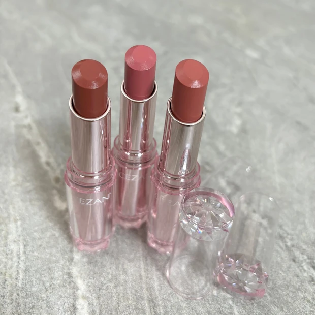 【セザンヌ新作】人気のラスティンググロスリップがリニューアル！全色スウォッチ付きでご紹介♪