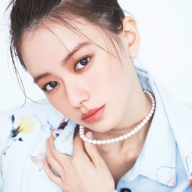 オールマイティなオレンジメイク。今年っぽくアップデートするには? 山本舞香さんがビターなネオオレンジに挑戦!