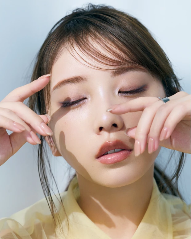 春新色でしたいトレンドメイク 元乃木坂46 与田祐希 オーロラ肌仕上がり 3