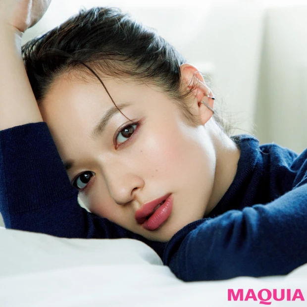 最旬「ニュアンスシルバー」はこう使う! 色っぽピンクを足してフェミニンに