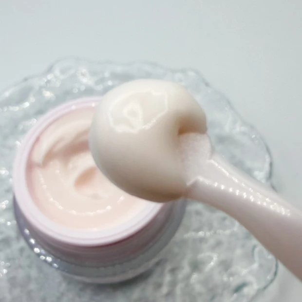 塗った瞬間ピタッと密着！フェイスライン変わる？DEWの美フォルムクリームが想像以上だった_2