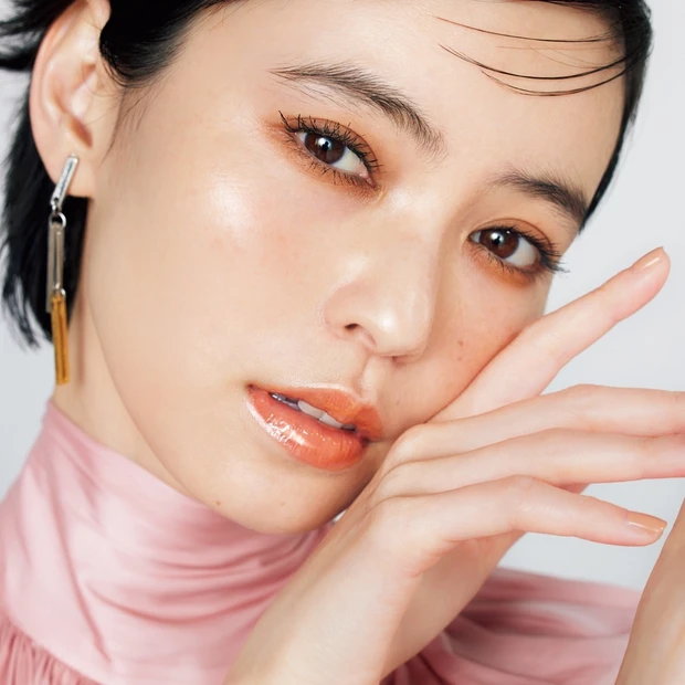 春の本命“コーラル”リップを塗り比べ。血色感も洒落感も叶う厳選8本！