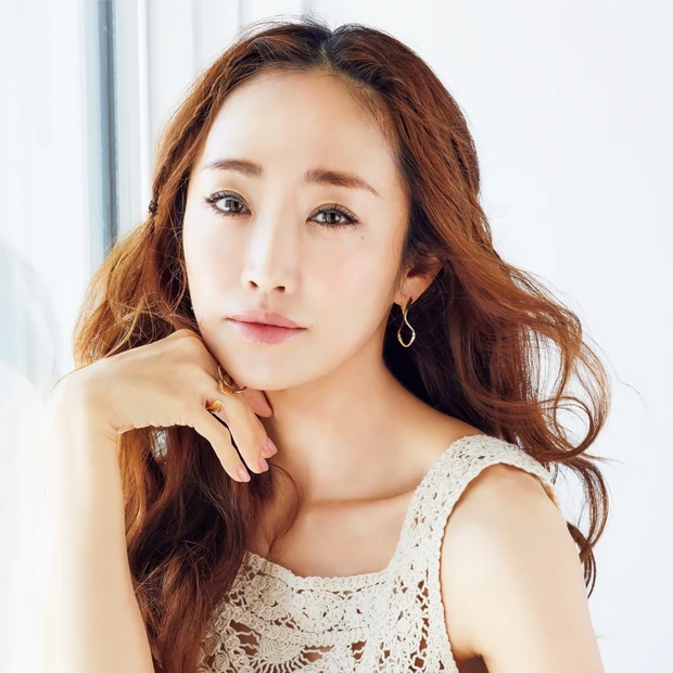 神崎 恵さんの2022上半期Myベストコスメは? 透明感を楽しめるコスメ…