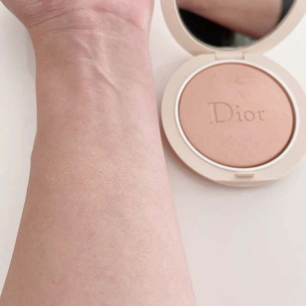 【キラキラ輝く季節にぴったり✨】ハイライター1つで“ビジュー肌”を手に入れる！Dior「FOREVER COUTURE LUMINIZER」💖_3_1