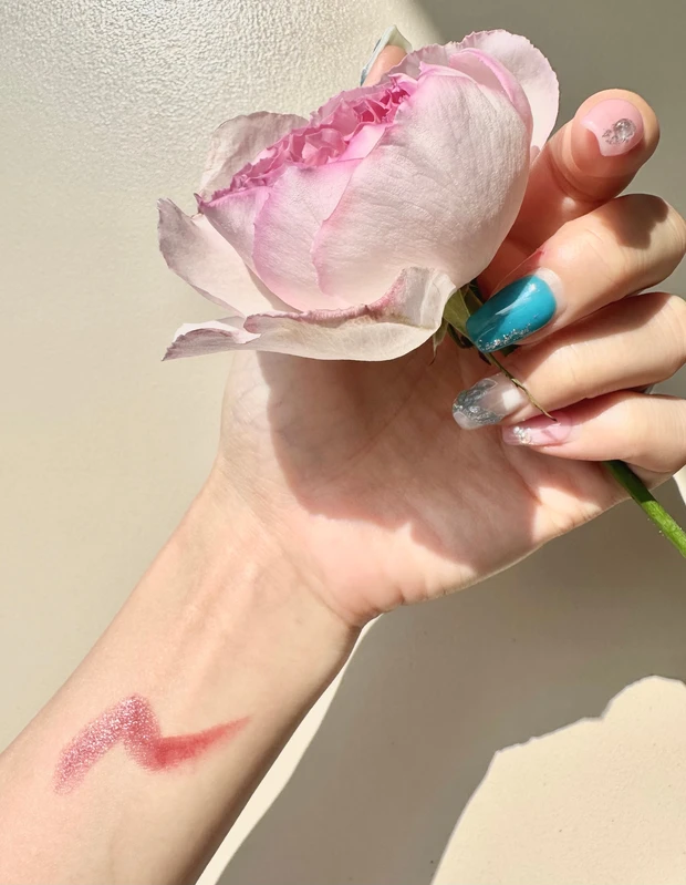 🌷💐💄🌺🪻
もう試した?リップケア×鮮やかな発色の新ハイブリッドリップ🤍
【NARS アフターグローセンシュアルシャインリップスティック】_2