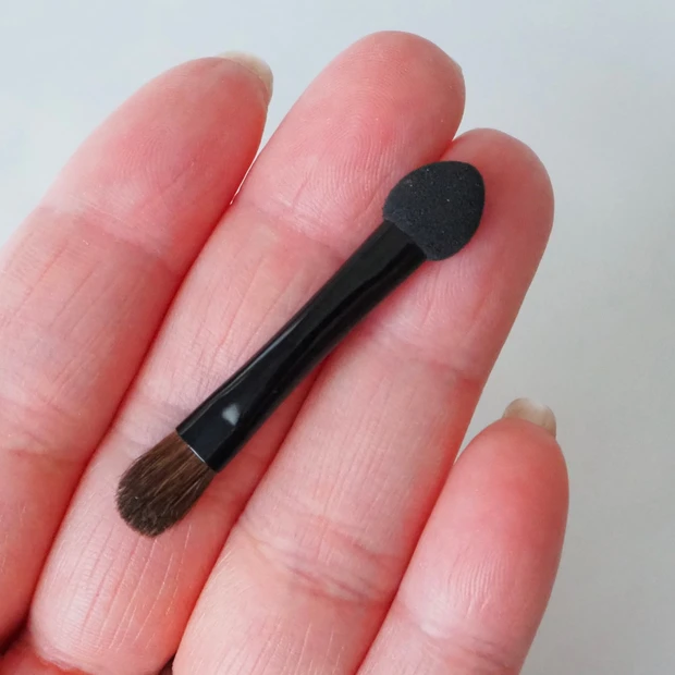 水越みさと　アイシャドウ　ニュアンスアイブレンド