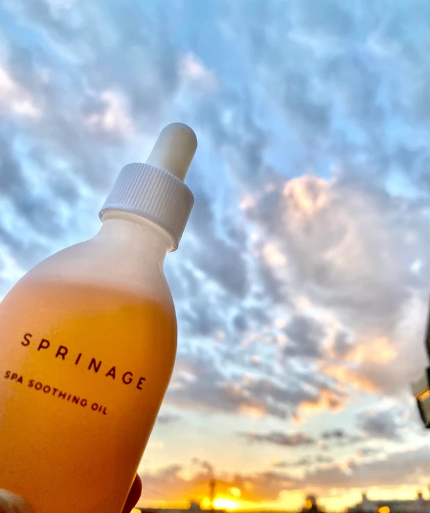 着眼点がすごい。春夏向けオイルと書いてある！！スプリナージュ「スパスージングオイル」夕焼け色でオレンジ＆ユーカリの香り最高。_4_1