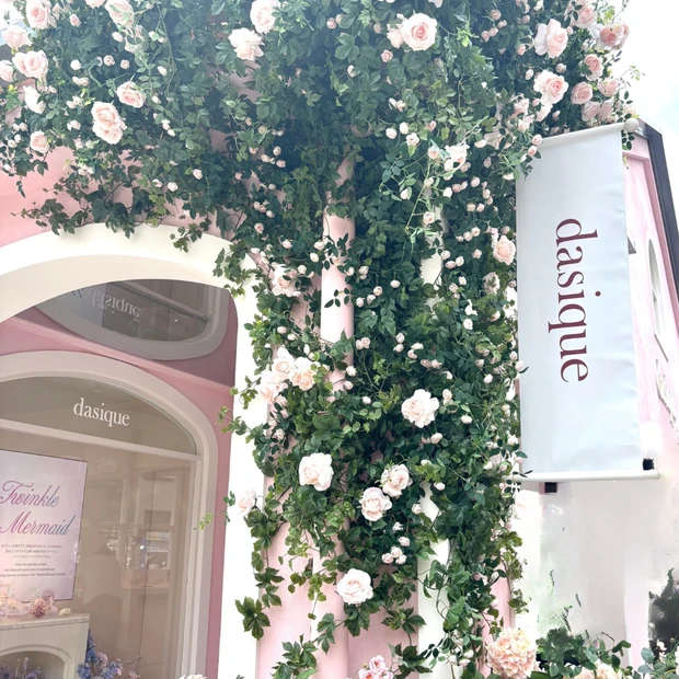 新大久保にオープンしたデイジーク店舗の外観写真