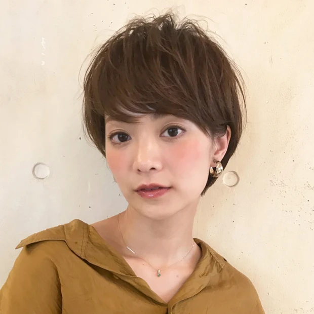 つぶれやすい髪もフワッ！ ポイントパーマで仕上げる360°美人ショート