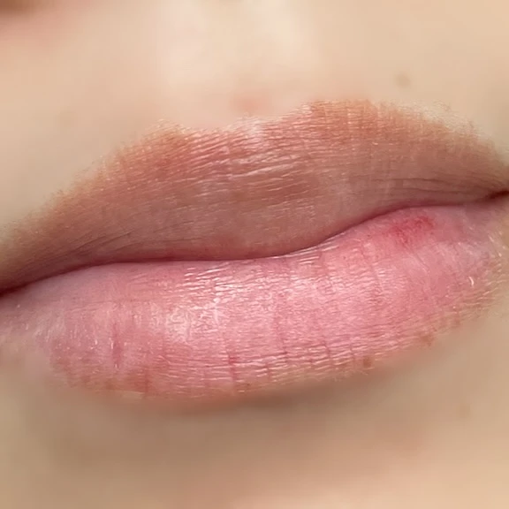 セザンヌ 3Dジェリーリップ 02 ミルクローズ ブルベ 仕上がり