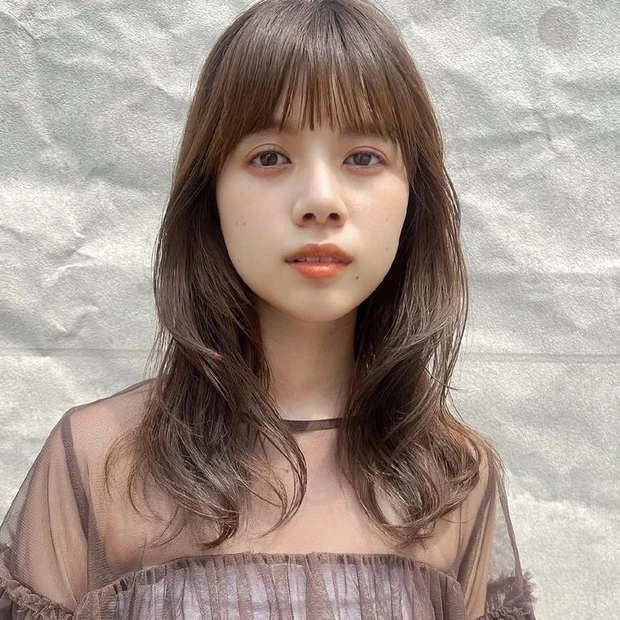 ロング　ヘア　髪型　ヘアスタイル　大人　小顔　前髪あり　30代　40代