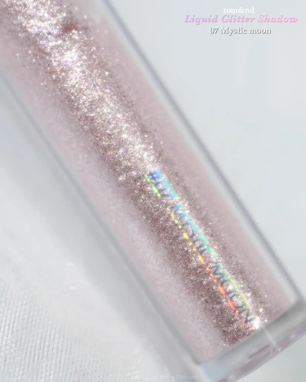ロムアンドリキッドグリッターシャドウから新色が登場!ブルベ夏が選んだ05ラビーフレアと07ミスティックムーンをスウォッチ&レビュー。_5_1