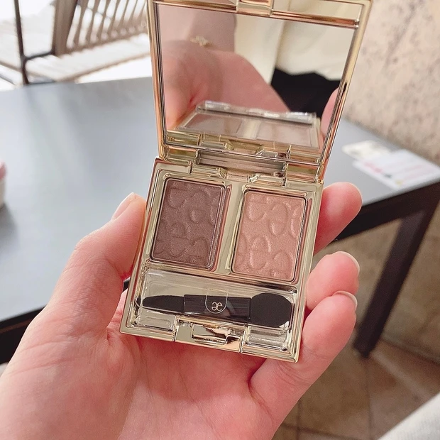【エレガンスアルモニーアイズ】持っていて損はなし♡上品かつ華やかな定番アイシャドウ_6