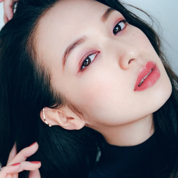 春トレンドの大本命！ パープルピンクで惹きつける眼差しに