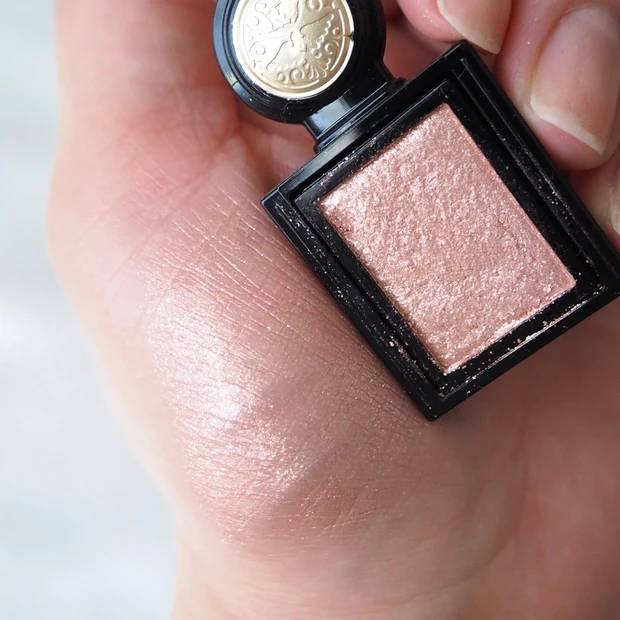 マジョリカマジョルカ(MAJOLICA MAJORCA)シャドーカスタマイズ(フローティング)BR701 花言葉