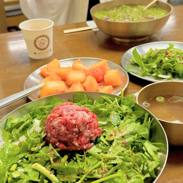 自己紹介▶マキアインフルエンサー1年目のさとこです！ツヤ肌美容について発信していきます✨_2_3