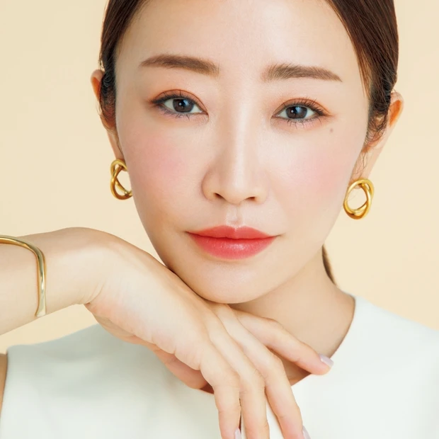 春はにじむ血色チークで！ 神崎 恵＆犬木 愛が本気で推す春メイクはこちら