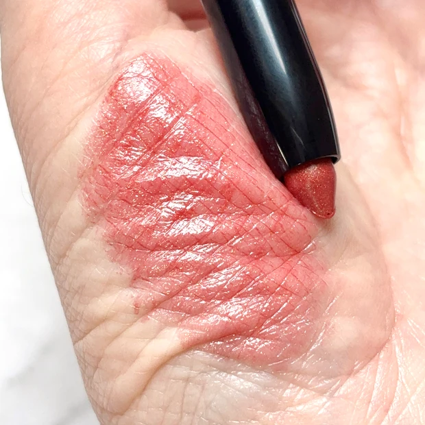 シアーバームクレヨン メランコリックローズのスウォッチ