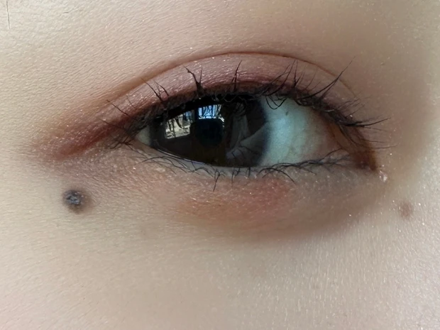 SUQQUの定番！【SUQQUシグニチャーカラーアイズ04純撫子】ブルベもイエベも使えるピンクはこれ！
_3_2