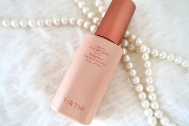 TIRTIR  MASK FIT  TONE UP ESSENCEのパッケージ①