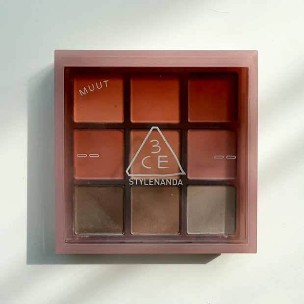 アイシャドウ・３CE マルチアイカラーパレット ニューニュートラルズ