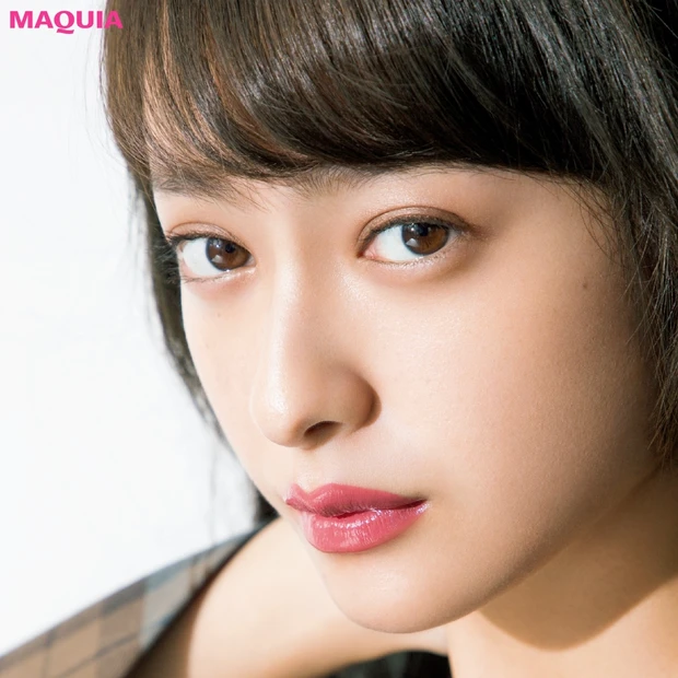 王道カラーを更新！ こっくりクリーミーな“モーヴピンク”で記憶に残る女性…