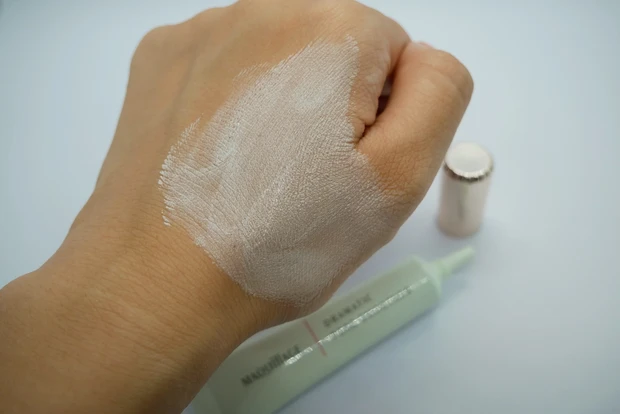 スリコの撮影ボックスを使ってスウォッチ撮影