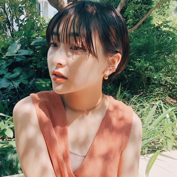 【秋の20代・30代おすすめヘア】完璧シルエットで魅せる！ リラックスカジュアルショート_2_2