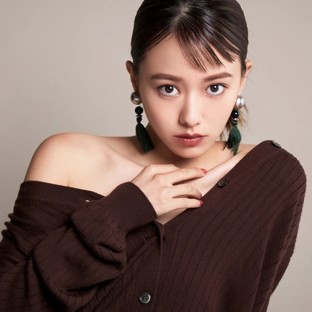 【山本舞香】色気と強さを宿したレッドブラウンリップ2