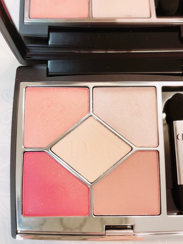 Dior サンク クルール クチュール 729の寄り