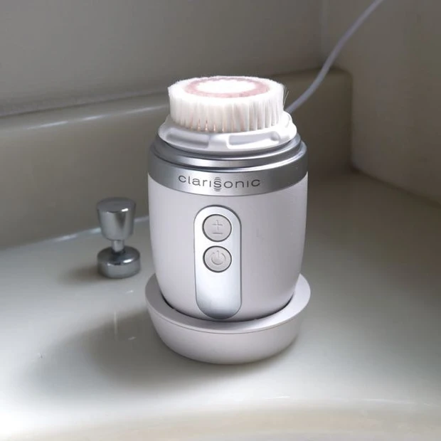 メンテが超楽だから眠らせない美容家電=手の平サイズで音波洗顔。最高の毛穴対策。