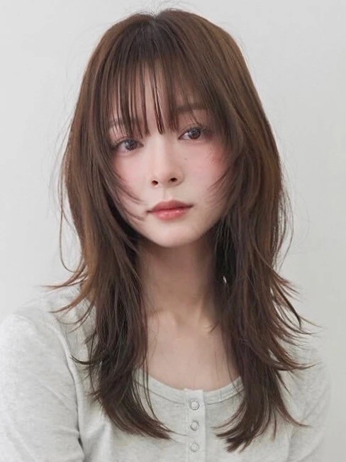 【ハッシュカット】スタイリングも簡単なミディアムレイヤー