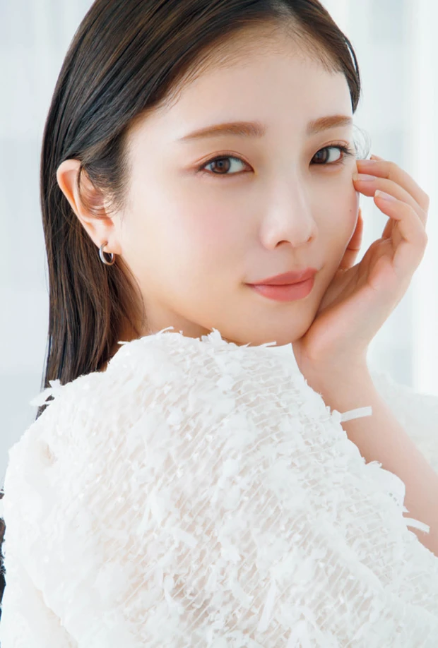 与田祐希さん コントロールカラーは「部分使い」が主流に。アディクションの名品で“今どき補整”を極める